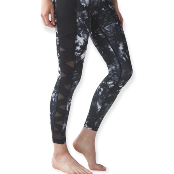 Lululemon Rise and Flow Pant (Full-On Luxtreme) - Picture 3 of 8